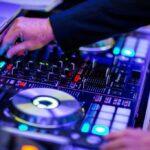 Tailored Soundtracks: The Art of Customized DJ Experiences