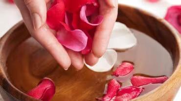 How to Use Rose Water to Remove Pimple Marks