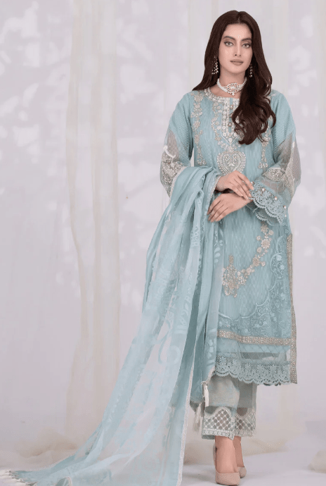 Why Pakistani Suits are Famous in the UK