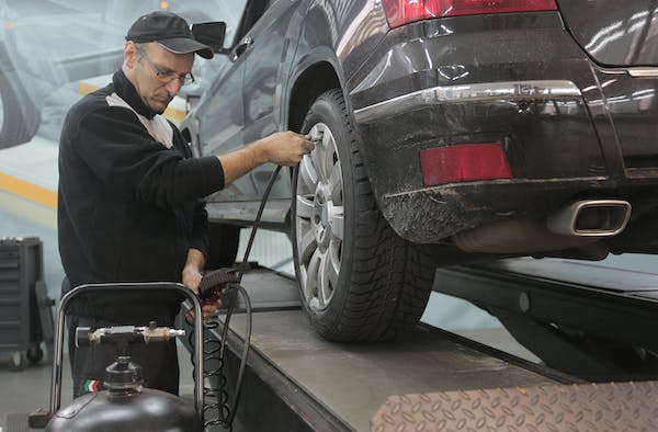 Precision on the Road: Wheel Alignment in Farnborough